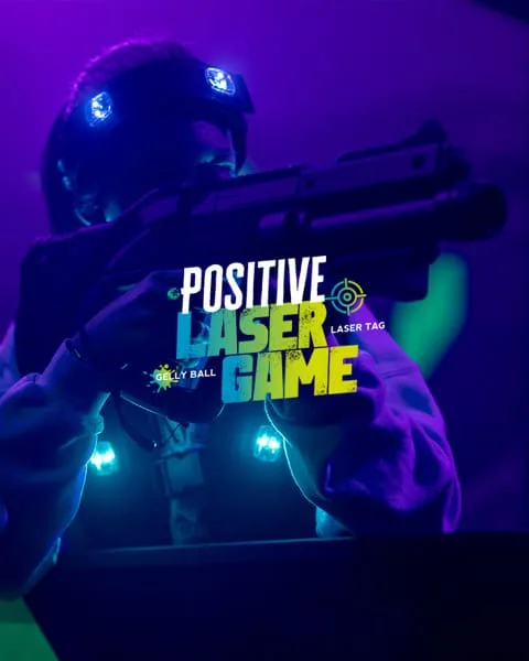 Joueurs en action dans l’arène du Positive Laser Game